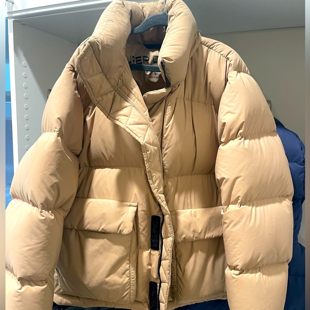 Women Aritzia super puffer jacket